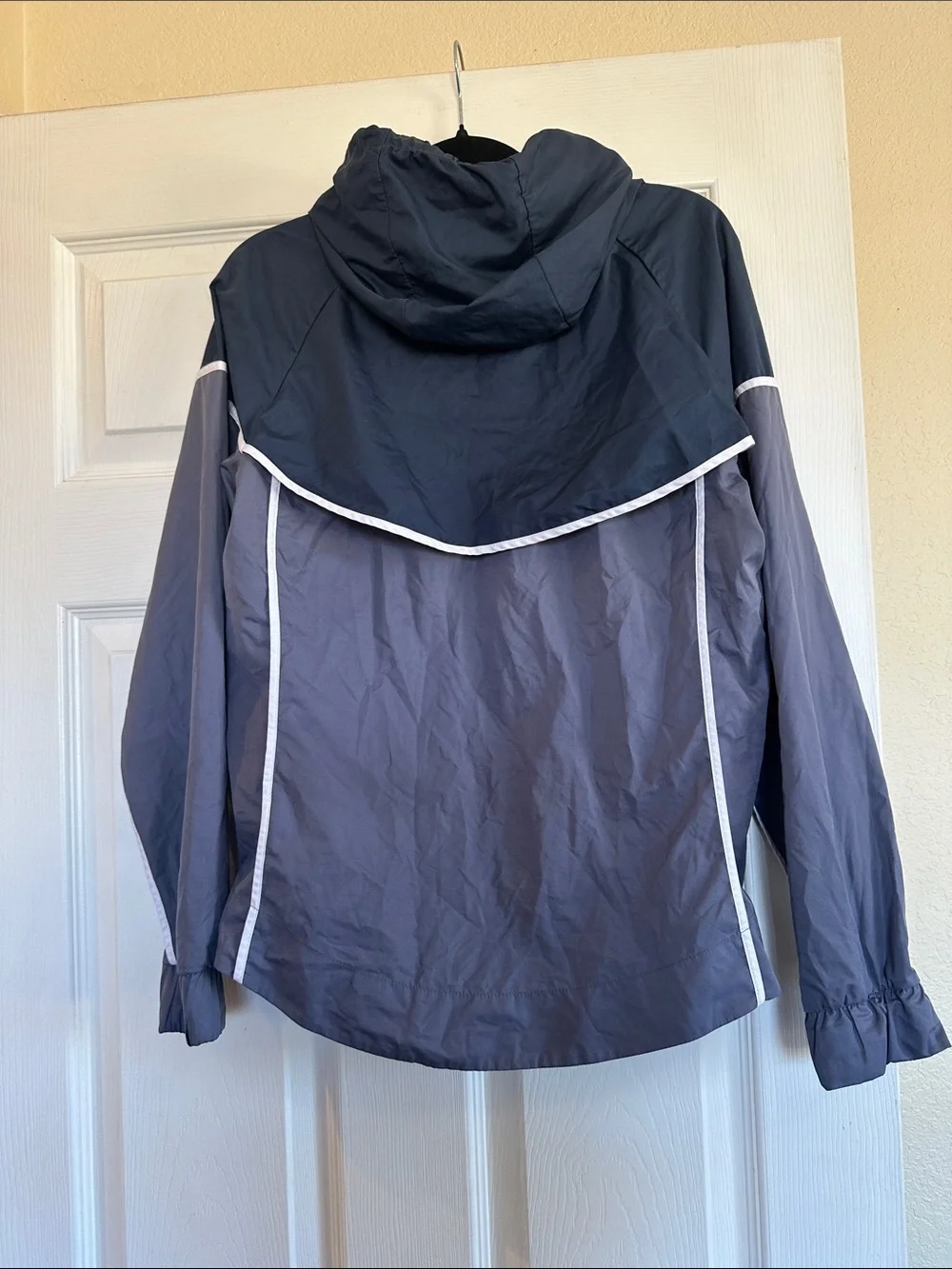 Nike Hooded Windbreaker Jacket in Dark Navy and Light Gray